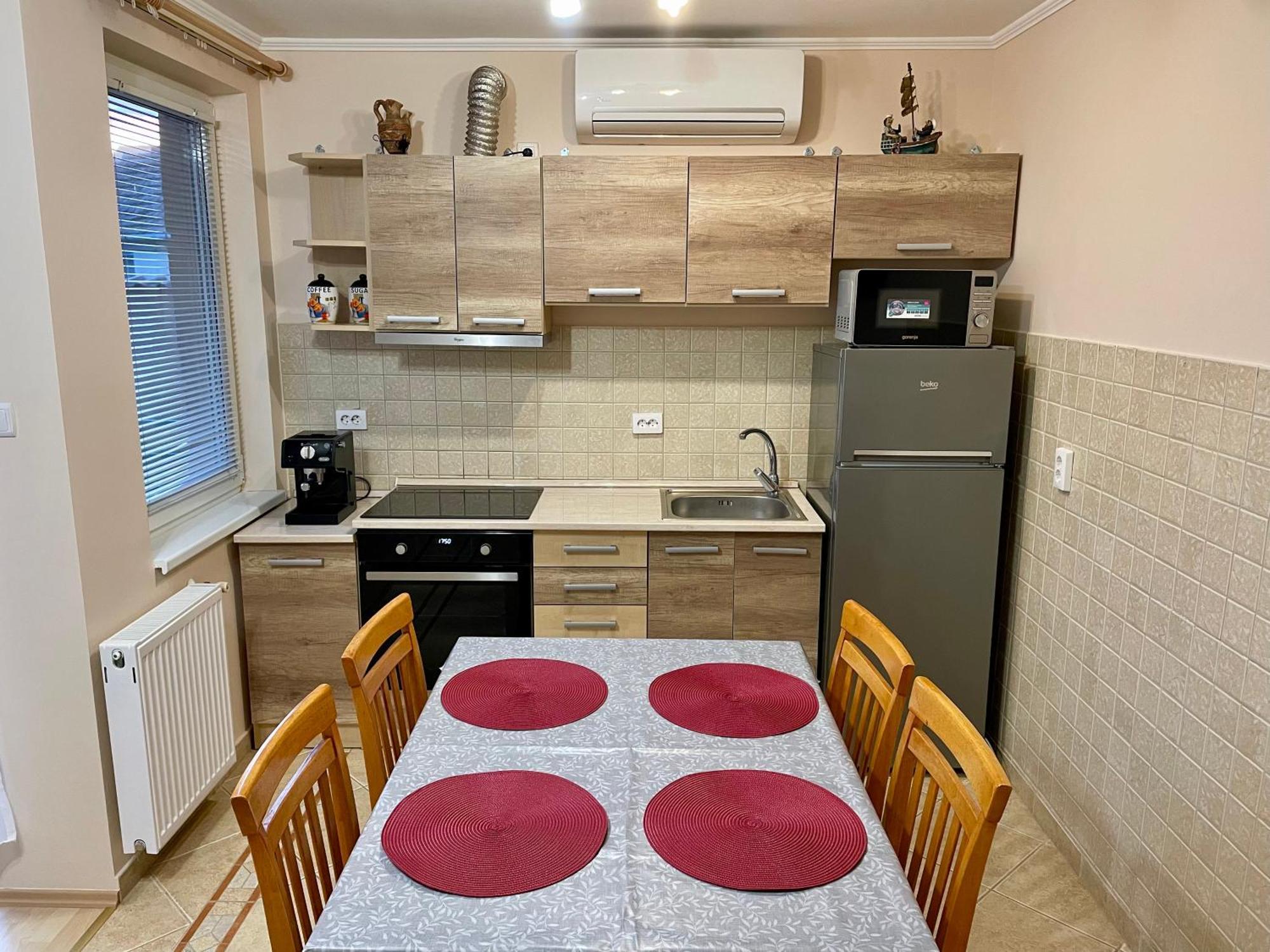 Hajdúszoboszló Marta Apartman מראה חיצוני תמונה